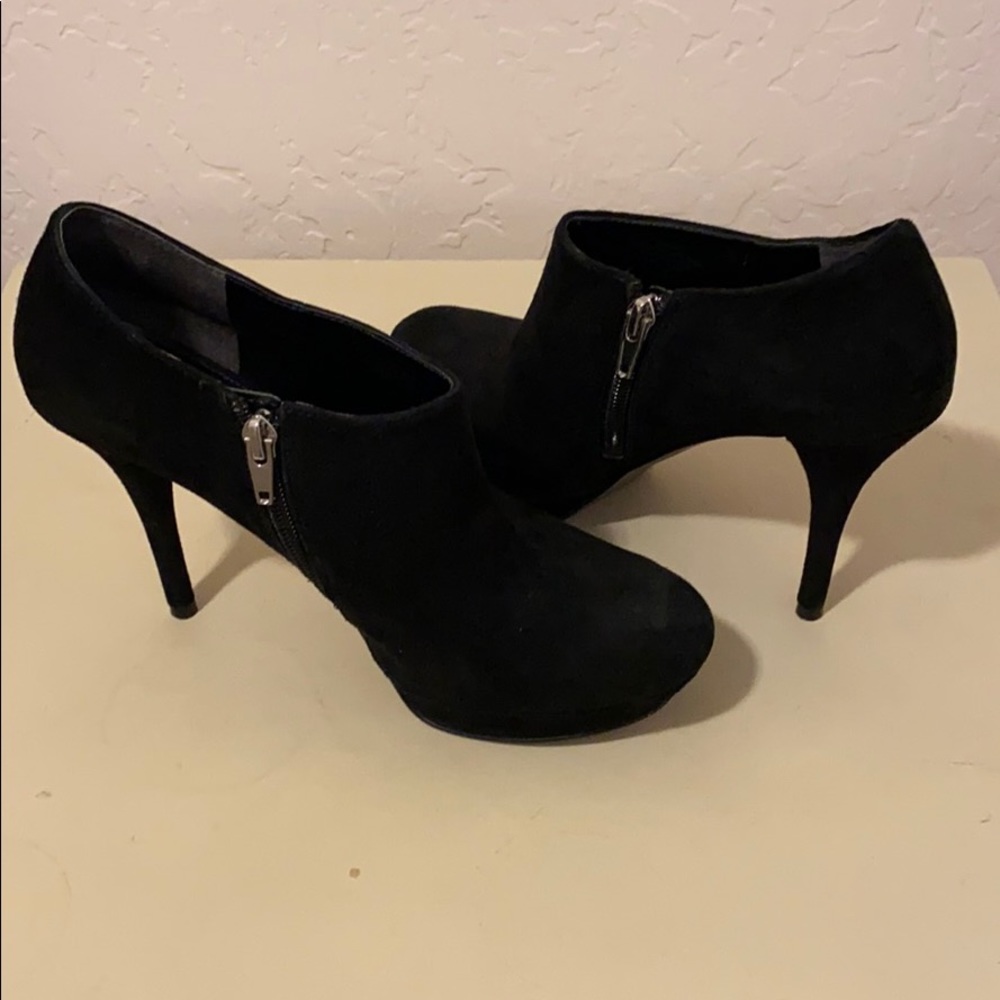 3/$25 🌟 Marc Fisher Booties
